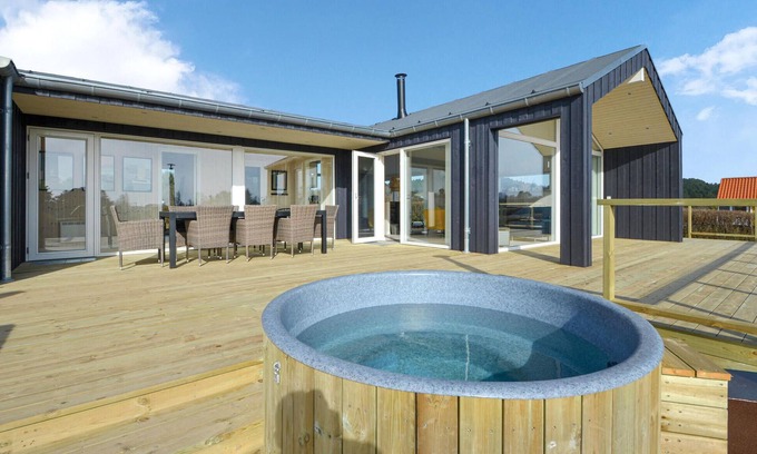 Lyngsbæk Strand House | Cozy home in Ebeltoft with WiFi