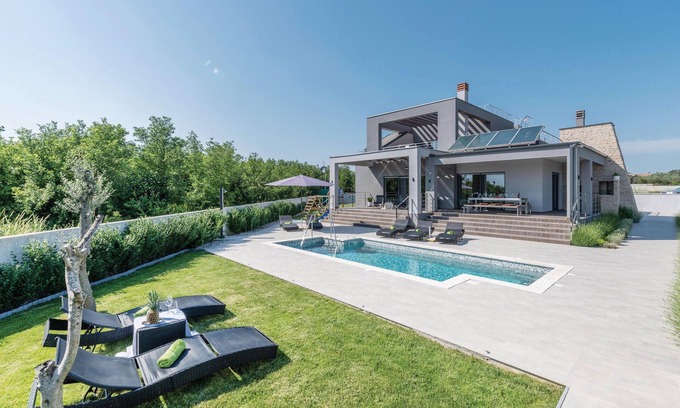 Galizana House | Cozy home in Galizana with kitchen