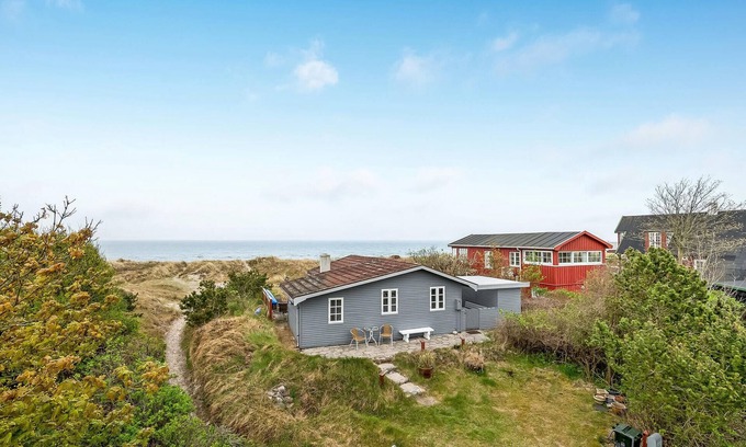 Grena Strand House | Cozy home in Grenaa with house sea view