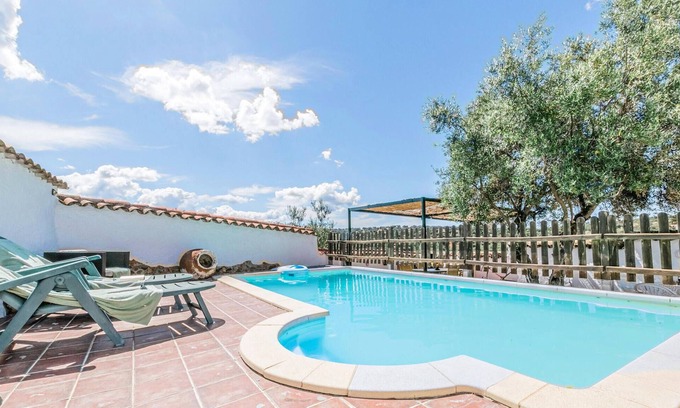 La Cardenchosa House | Cozy home in La Cardenchosa with WiFi