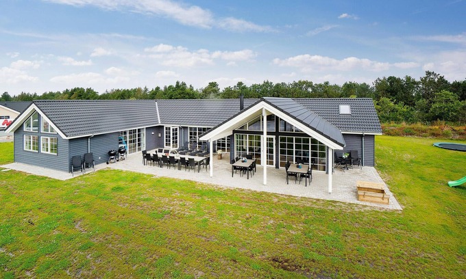Houstrup House | Cozy home in Nørre Nebel with sauna