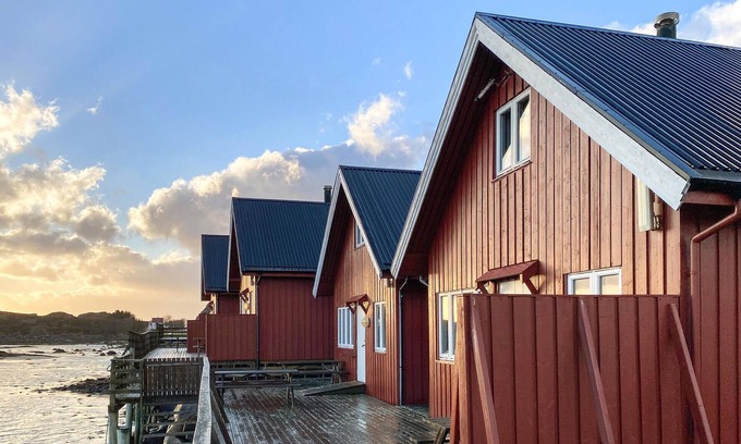 Offersøy House | Cozy home in Offersøy with sauna
