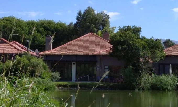 Hartbeespoort House | Cozy home in Pecanwood Golf Estatenn