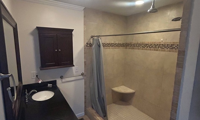 Burlington House | Cozy home in quiet cul-de-sac only 2 miles from Elon college campus.