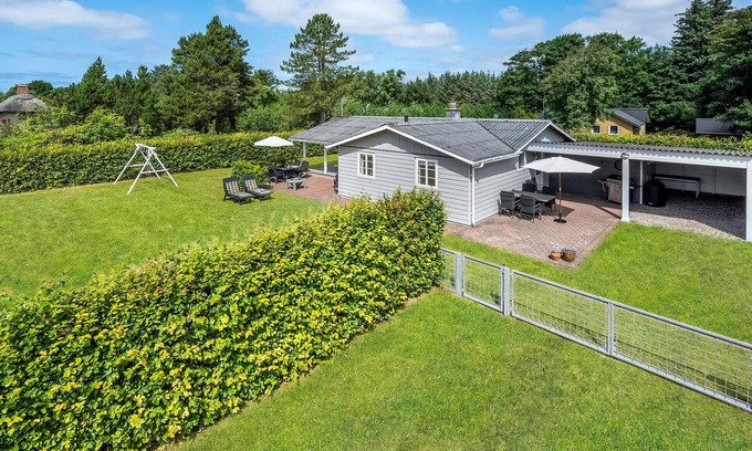 Sønder Nissum House | Cozy home in Ulfborg with kitchen