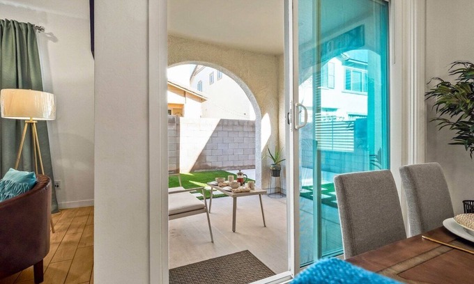 Chandler House | Cozy Home - King Bed - Pool - Long Stays