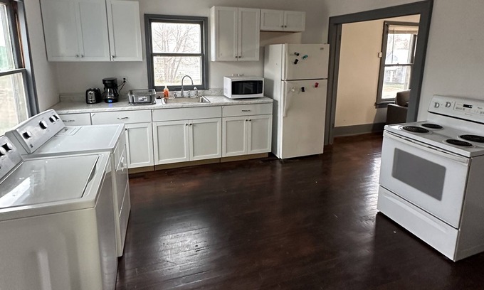 Frontier County House | Cozy Home minuets away from the lakes and I 80 Pet Friendly