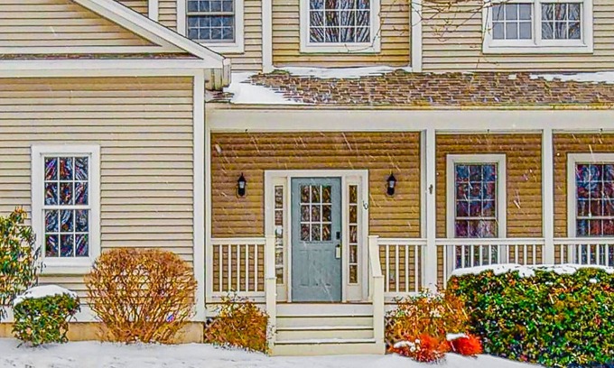 South Burlington House | Cozy home near park, deck, patio, bbq, soaking tub, TV, basketball, office, w/d