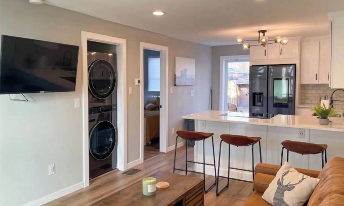 Edgewater House | Cozy home near Walkers park and Sloan's Lake