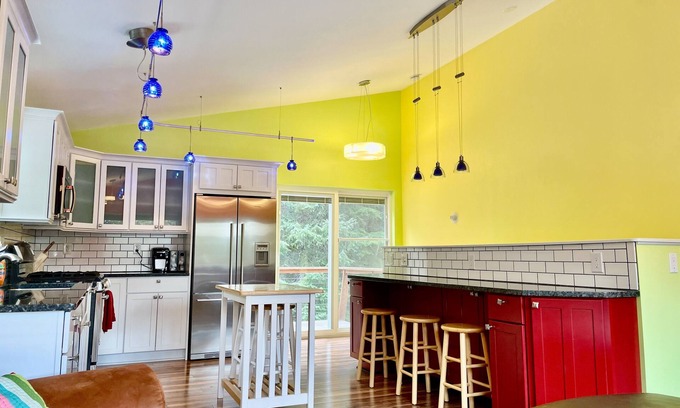 Alyeska House | Cozy home w/balcony, mountain views - great location for surrounding activities