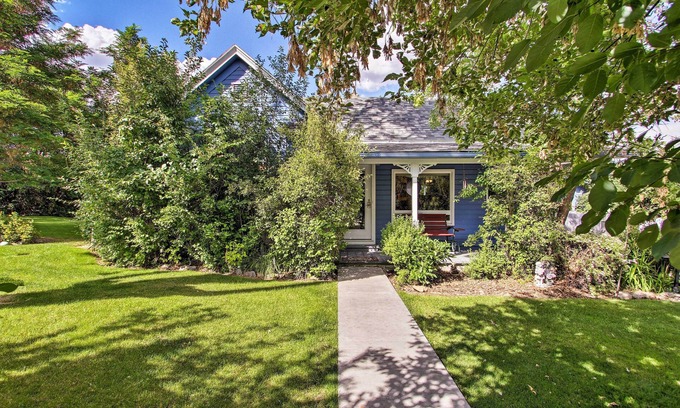 Salmon House | Cozy Home w/Hot Tub: Half Mi to Salmon River!