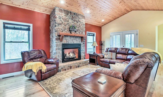 Burkesville House | Cozy Home w/Patio, 2 Mi to Dale Hollow Lake!