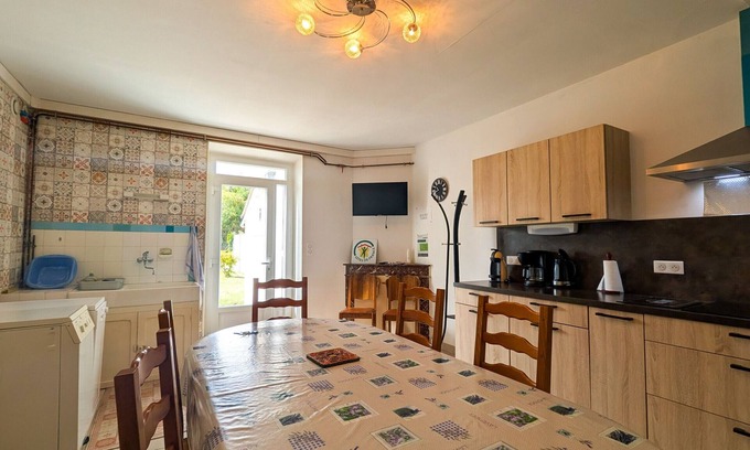 Reuilly Cottage | Cozy Home with Garden & Parking, Near Vineyards - Berry