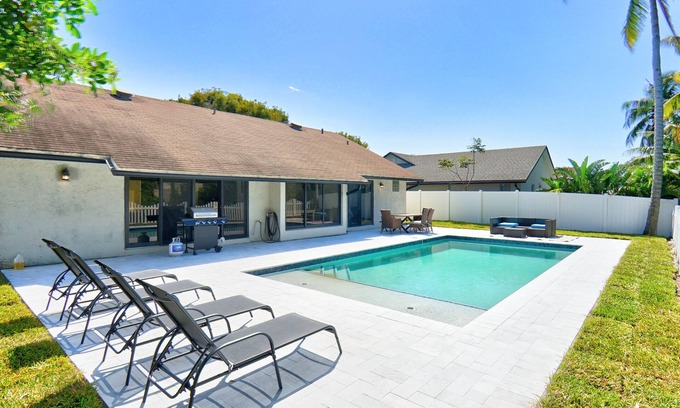 Tropic Palms House | Cozy home with new pool. Great location. 1 mile to beach. Close to main streets.