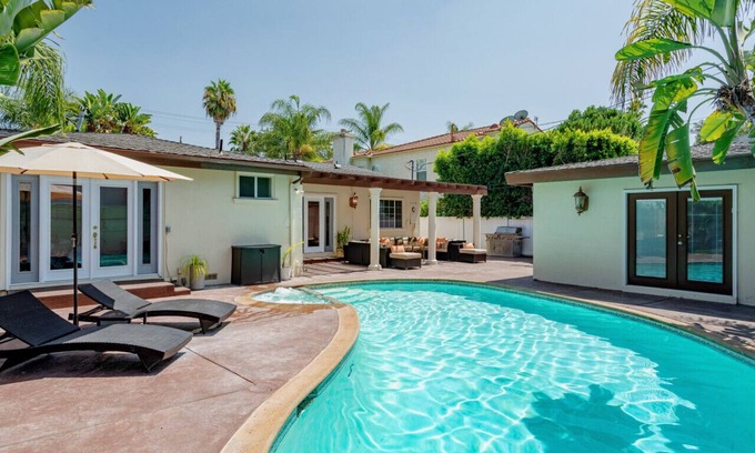 North Hollywood House | Cozy Home with Pool and Jacuzzi Minutes from Universal Studios