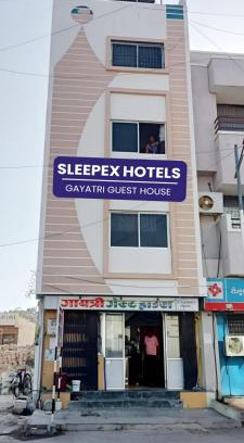 Dwarka House | Cozy Hotel Gayatri Guest House