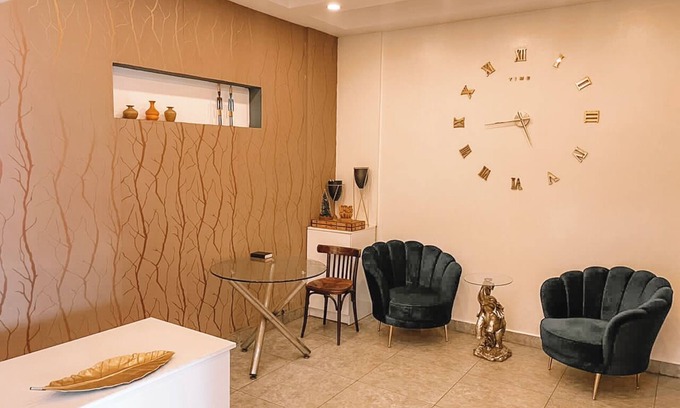 Labone Hotel | Cozy hotel room/Osu, Oxford St
