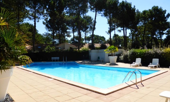 Les Mathes House | Cozy House in La Palmyre: Pool, Terrace, Near Beach & Shops, Sleeps 4/5