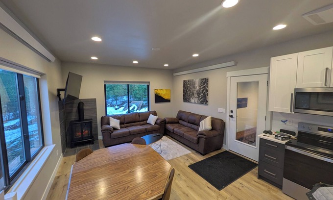Georgetown House | Cozy In The Trees - Enjoy our 3-bedroom 3 full bath house