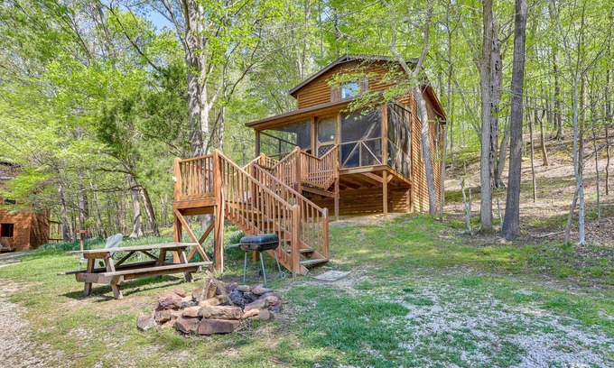 Taswell Cabin | Cozy Indiana Cabin Rental w/Private Porch & Grill