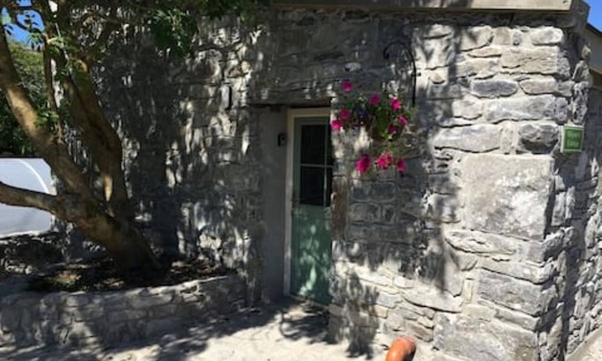 Murroogh Cottage | Cozy Irish cottage, located on the Wild Atlantic Way!