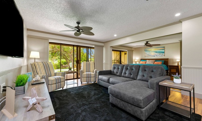 Maunaloa Condo | Cozy island getaway with access to pool, hot tub, & private washer/dryer
