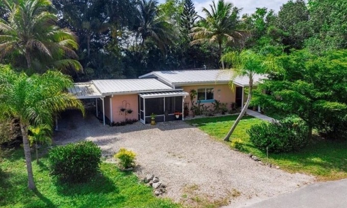 Pine Island Center House | Cozy Island home, pet friendly