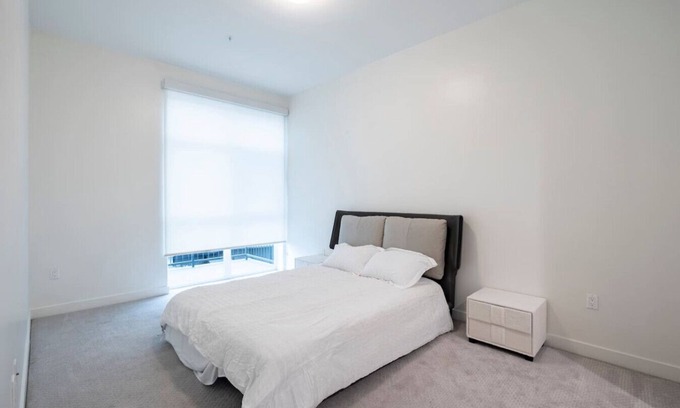 Koreatown Apartment | Cozy K-Town 1BR w/Balcony (ID262)