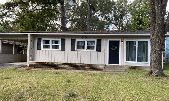 Kilgore House | Cozy Kilgore Home in quiet neighborhood