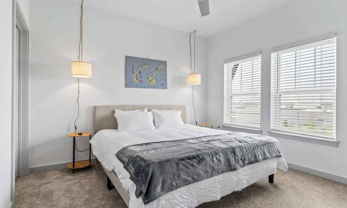 Lake Buena Vista Apartment | Cozy King Bed w/Pool Gym Pet Friendly Close Parks