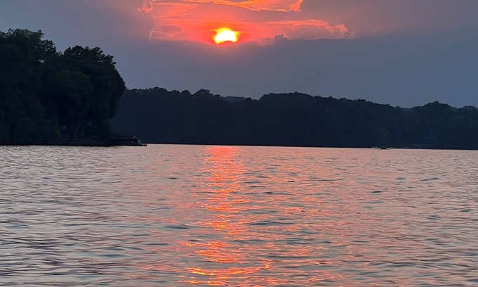 Albemarle House | Cozy lake front house with dock on Lake Tillery
