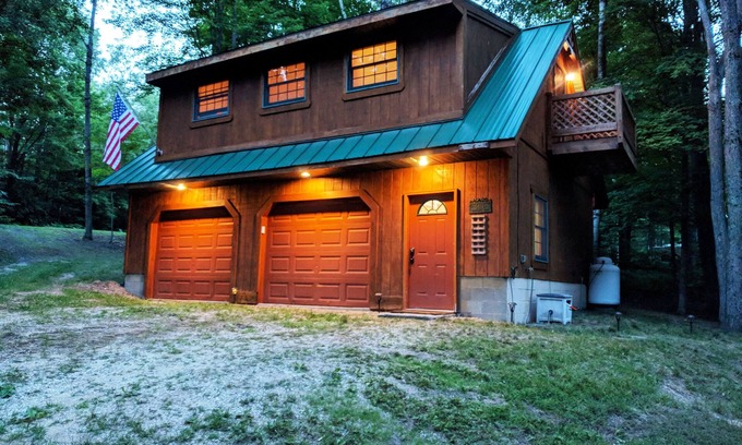 Elmira Cabin | Cozy Lake House