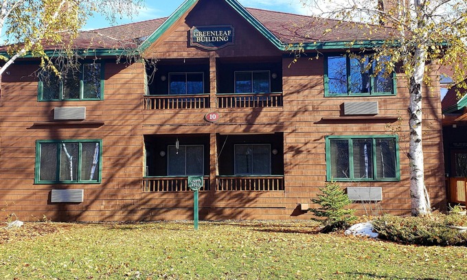 North Woodstock Condo | Cozy, lake & mountain views, AC, TV/DVD, pool/fitness club. D0045 by LRS