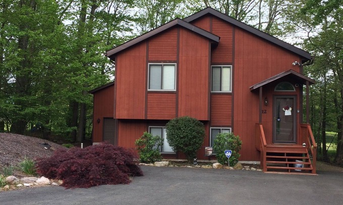 Jonas House | Cozy Lakefront Chalet w/Hot Tub, Gameroom & Outdoor Fire Pit!
