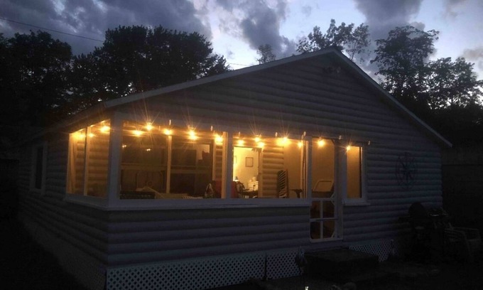 Grand Isle Cottage | Cozy Lakefront Cottage
