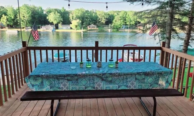 Lake George Cottage | Cozy LakeFront Cottage on All-Sports Lake George