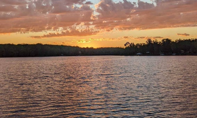 Germfask Cabin | Cozy Lakeview cottage - Ideal ice fishing, snowmobiling