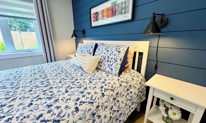 Collingwood House | Cozy Licensed Collingwood Suite & Spa – 1BR + Family Room Near Blue Mountain!