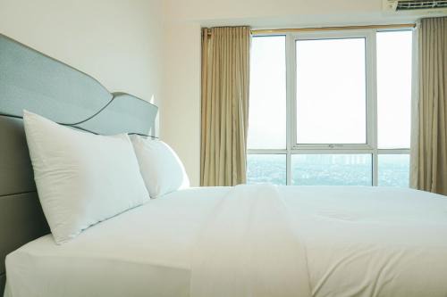 Kayu Putih Apartment | Cozy Living 1BR at Tifolia Apartment By Travelio