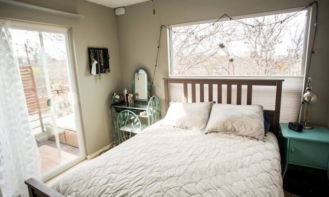 Riverside Condo | Cozy Loft Near DT