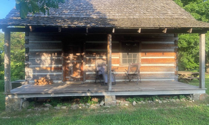 Bruno Cabin | Cozy Log Cabin Near Buffalo River