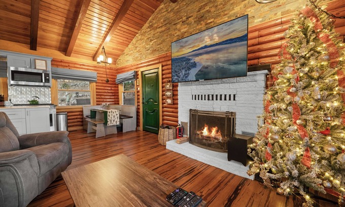 Running Springs Cabin | Cozy Log Cabin w/Hot Tub, Mountain Views+King Beds