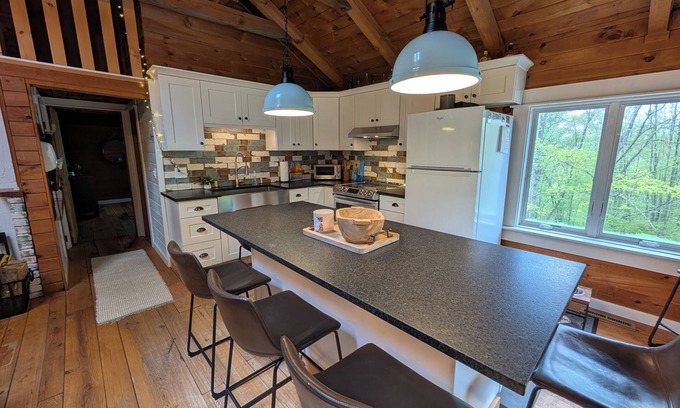 Denver Cabin | Cozy Log Home Retreat in the Catskills – Perfect for Families & Friends