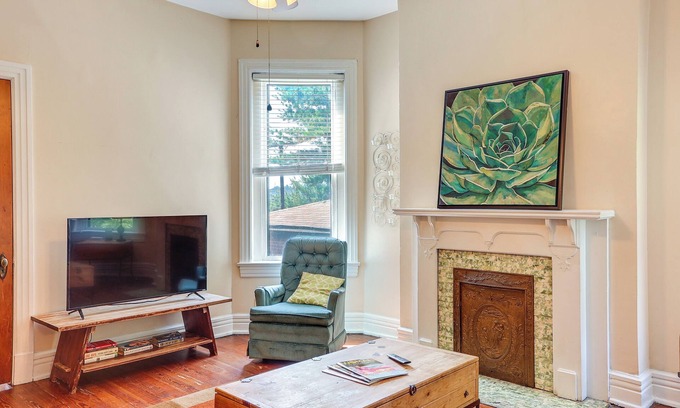 Old Louisville Apartment | Cozy Louisville Vacation Rental 2 Mi to Downtown!