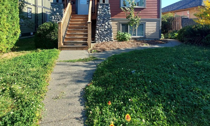 Courtenay House | Cozy MCM home 25minutes to Mt Washington and 6minutes to the Cumberland Forest.