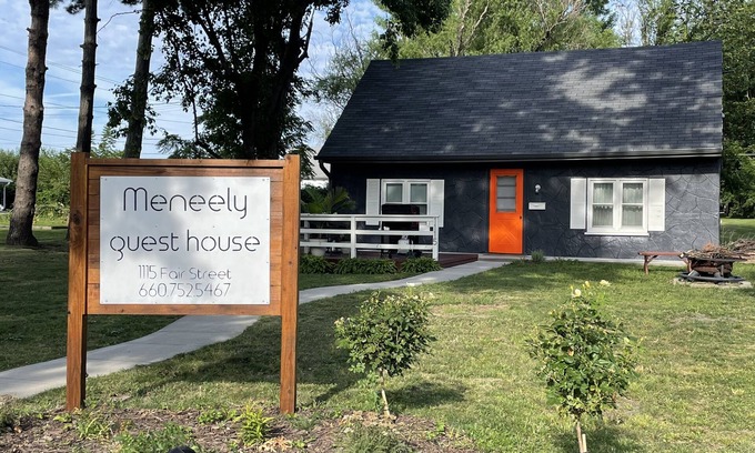 Chillicothe Cottage | Cozy mid-century cottage