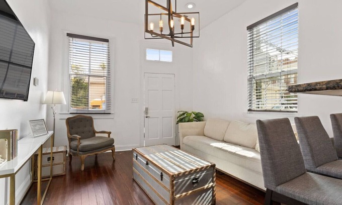 Tulane - Gravier House | Cozy Mid-City Cottage | Outdoor Patio w/Backyard