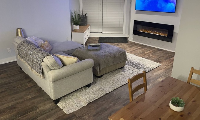 Townline Hill Apartment | Cozy & Modern 2 Bedroom 2 Bathroom Condo