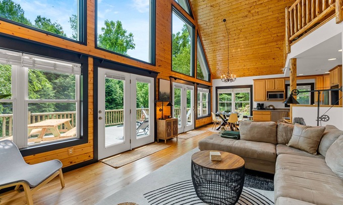 Fairview House | Cozy, modern cabin w/Firepit near Asheville + Pet-Friendly