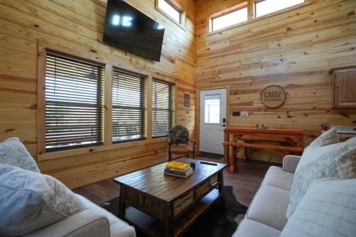 Bridgeport House | Cozy Modern Lux Cabin Hot Tub FirePit Games